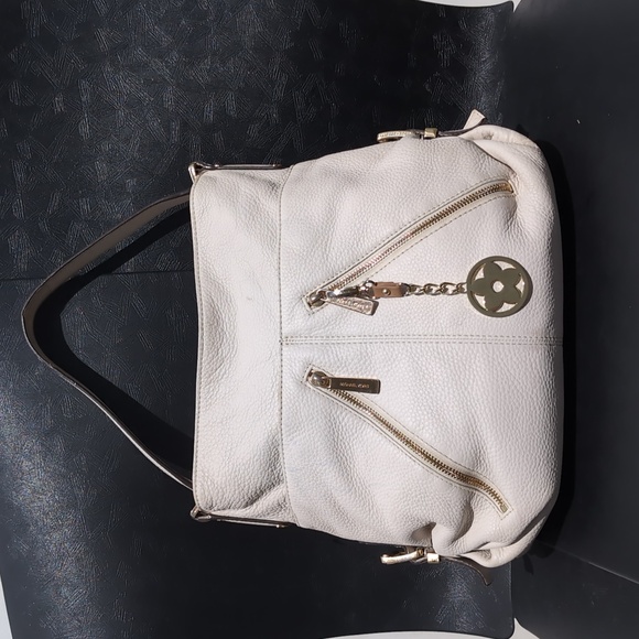 Michael Kors Off-White Textured Leather Bag Size 14+11+6 - Picture 1 of 8